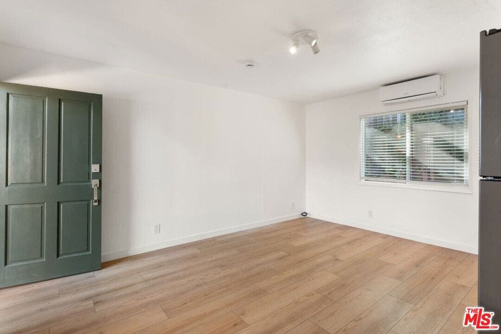 2223 Oak Glen Place, Los Angeles, CA 90039