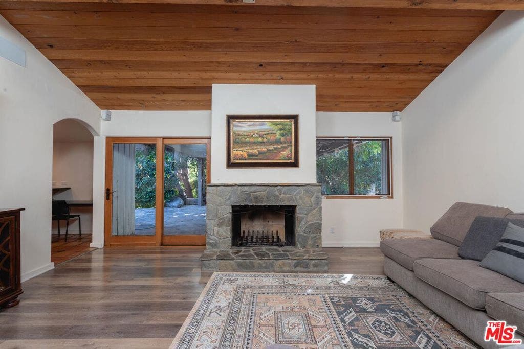 3825 Malibu Country Drive, Malibu, CA 90265 3825 Malibu Country Drive, Malibu, CA 90265