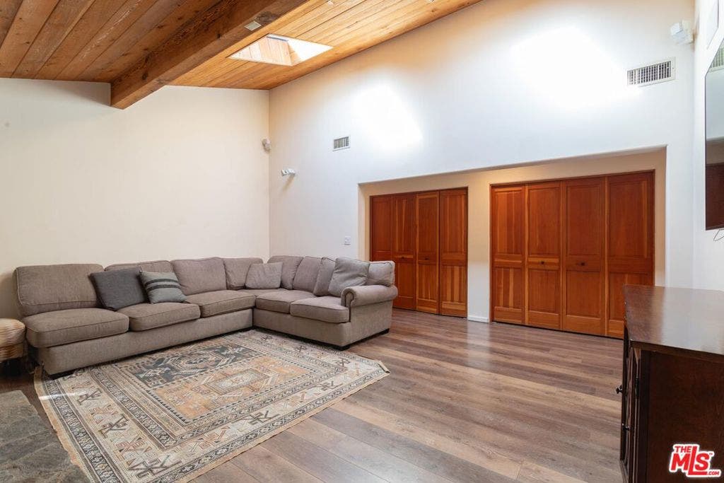 3825 Malibu Country Drive, Malibu, CA 90265 3825 Malibu Country Drive, Malibu, CA 90265