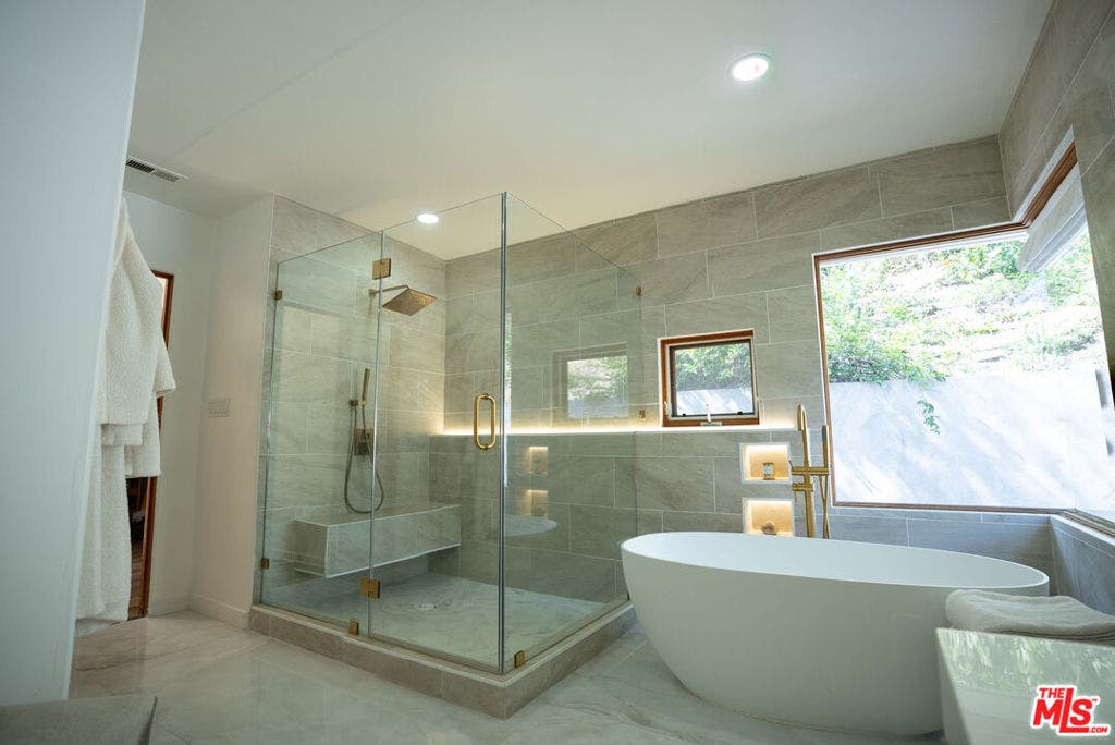 3825 Malibu Country Drive, Malibu, CA 90265 3825 Malibu Country Drive, Malibu, CA 90265