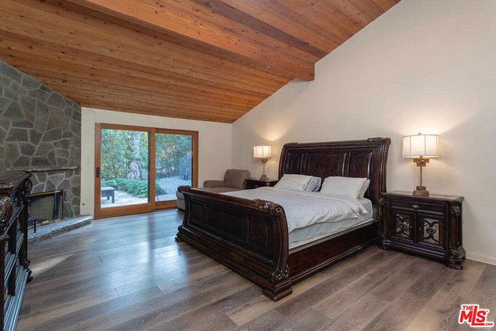 3825 Malibu Country Drive, Malibu, CA 90265 3825 Malibu Country Drive, Malibu, CA 90265