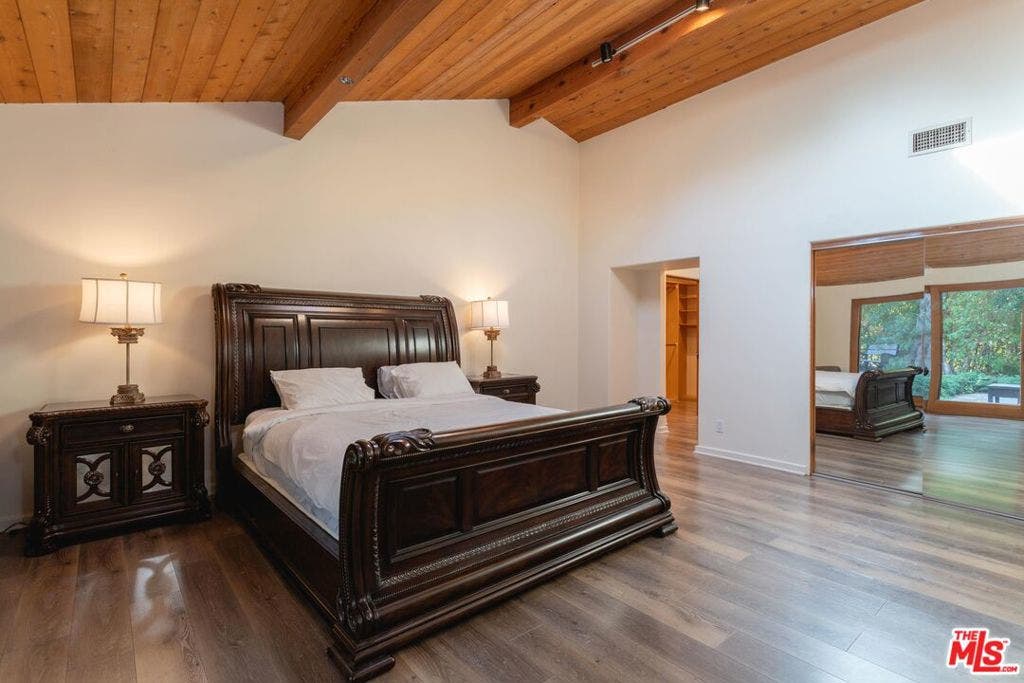 3825 Malibu Country Drive, Malibu, CA 90265 3825 Malibu Country Drive, Malibu, CA 90265