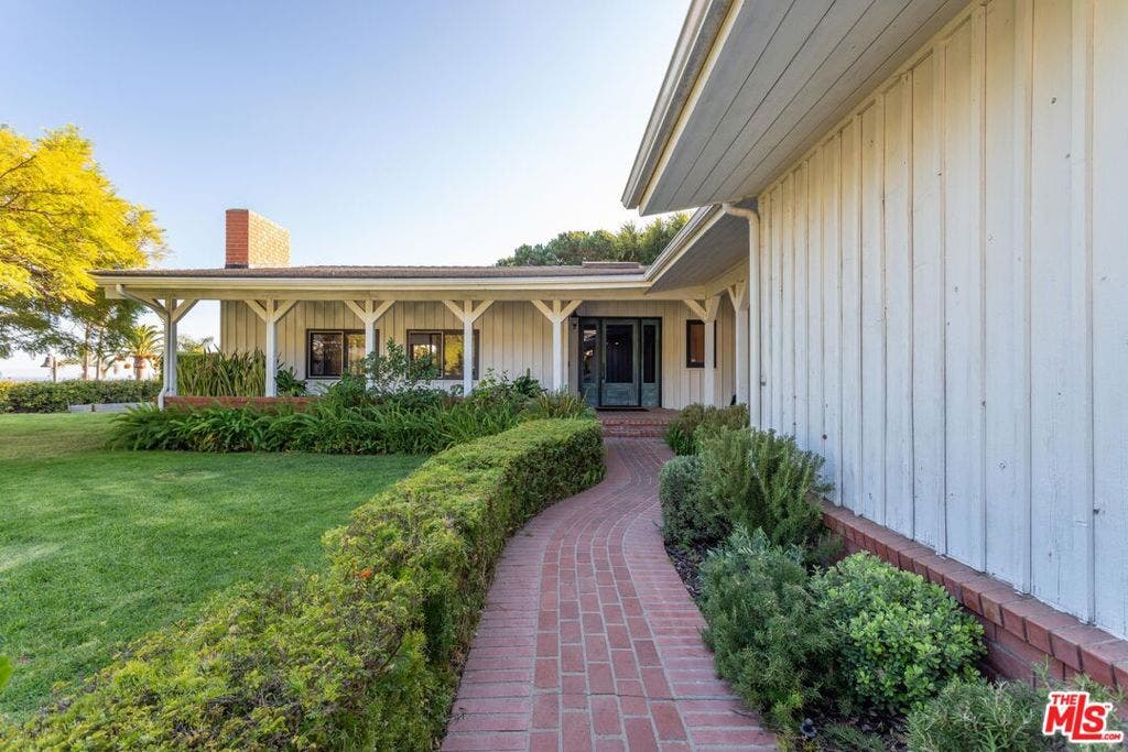 3825 Malibu Country Drive, Malibu, CA 90265 3825 Malibu Country Drive, Malibu, CA 90265