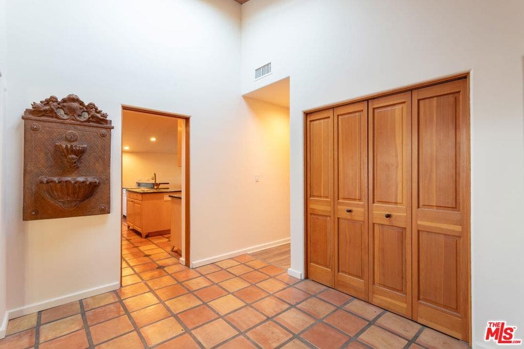 3825 Malibu Country Drive, Malibu, CA 90265 3825 Malibu Country Drive, Malibu, CA 90265