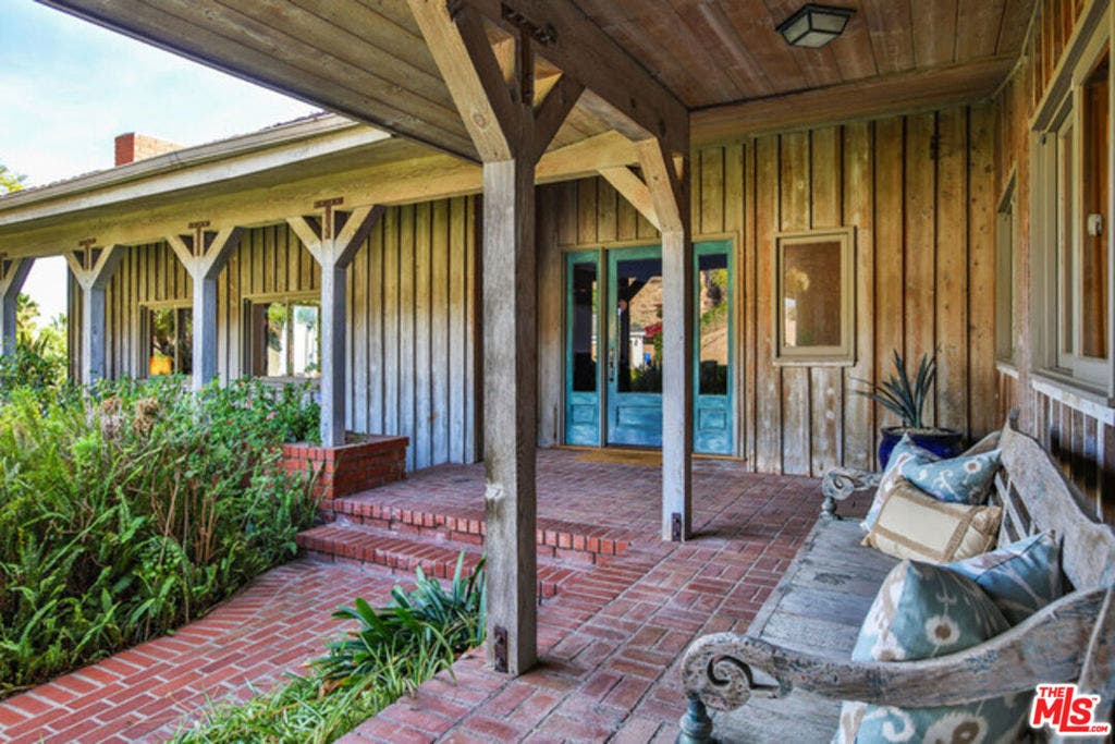 3825 Malibu Country Drive, Malibu, CA 90265 3825 Malibu Country Drive, Malibu, CA 90265
