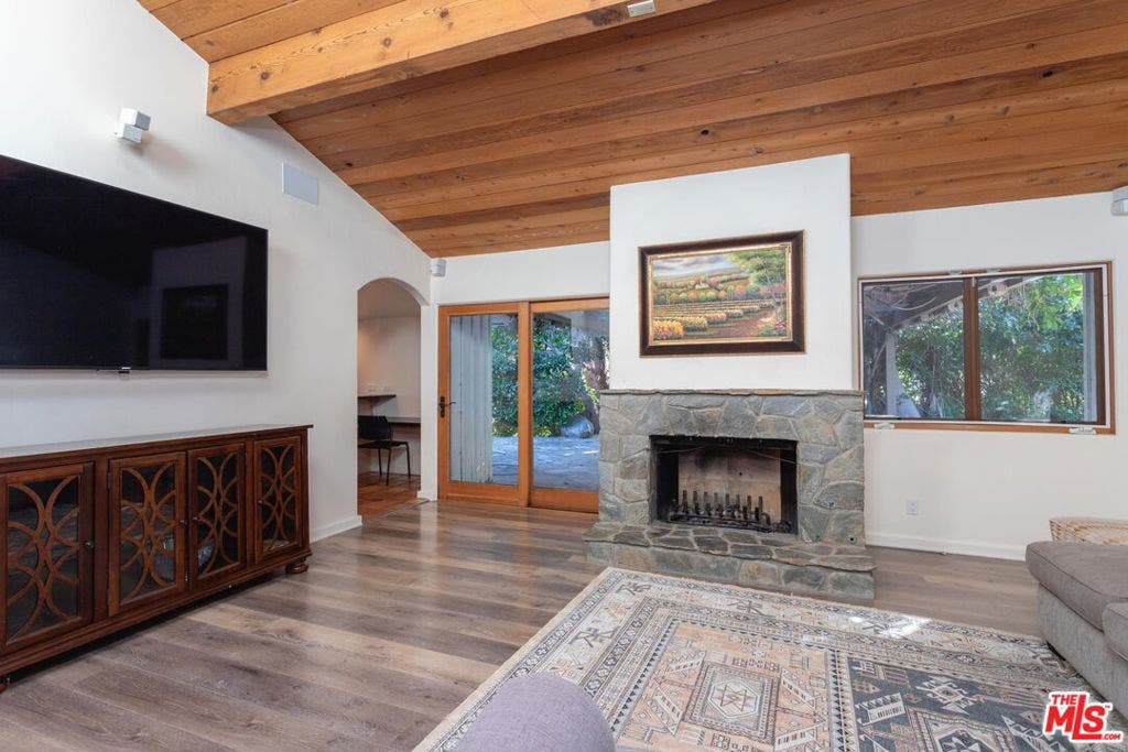 3825 Malibu Country Drive, Malibu, CA 90265 3825 Malibu Country Drive, Malibu, CA 90265