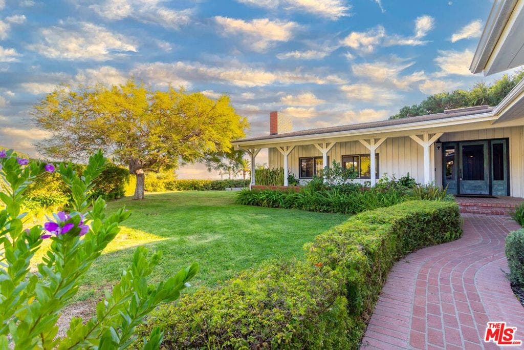 3825 Malibu Country Drive, Malibu, CA 90265 3825 Malibu Country Drive, Malibu, CA 90265