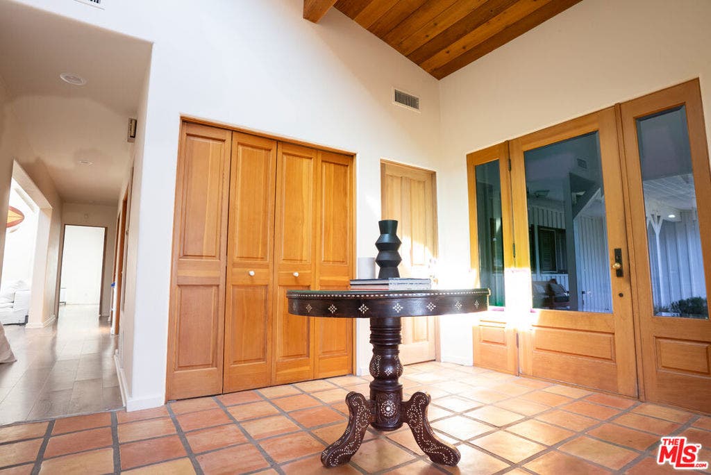 3825 Malibu Country Drive, Malibu, CA 90265 3825 Malibu Country Drive, Malibu, CA 90265