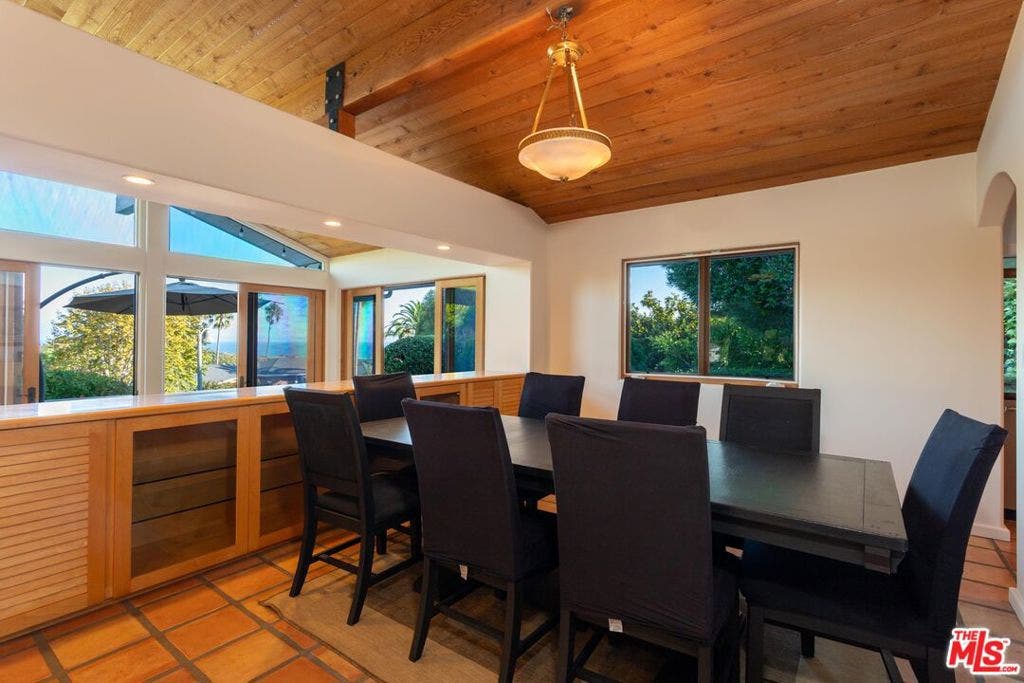 3825 Malibu Country Drive, Malibu, CA 90265 3825 Malibu Country Drive, Malibu, CA 90265