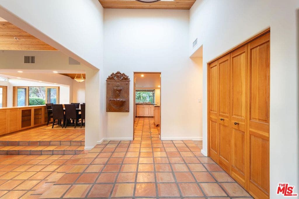 3825 Malibu Country Drive, Malibu, CA 90265 3825 Malibu Country Drive, Malibu, CA 90265