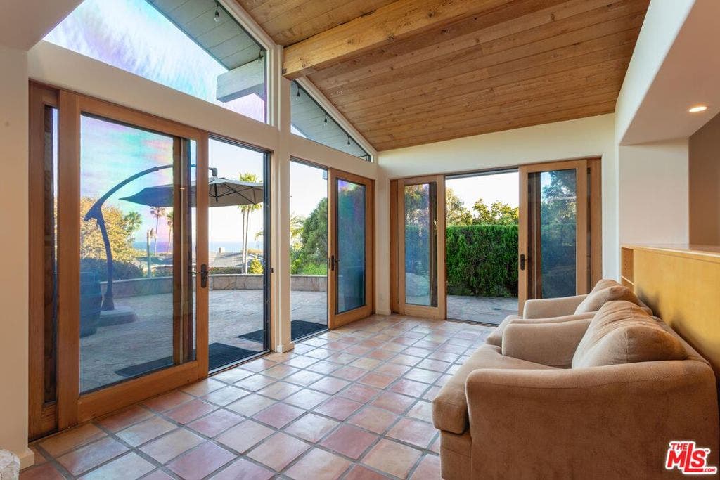 3825 Malibu Country Drive, Malibu, CA 90265 3825 Malibu Country Drive, Malibu, CA 90265
