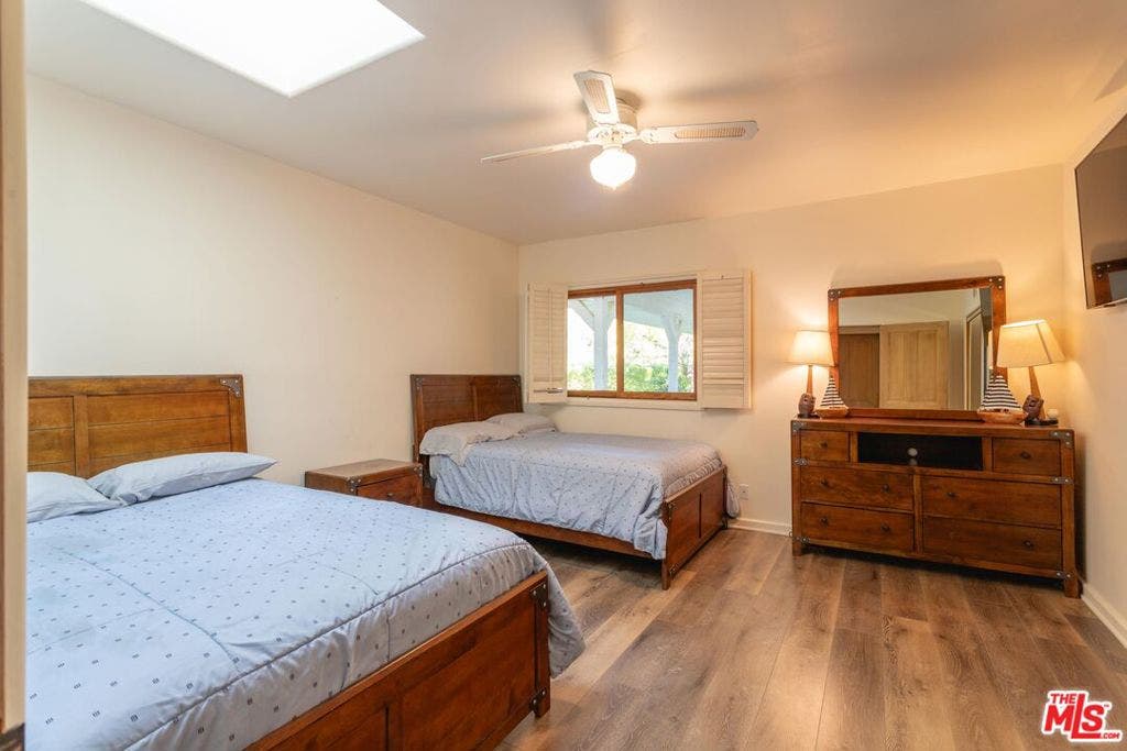 3825 Malibu Country Drive, Malibu, CA 90265 3825 Malibu Country Drive, Malibu, CA 90265