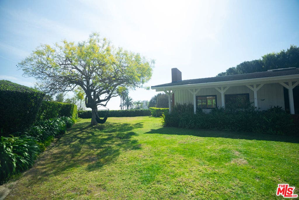 3825 Malibu Country Drive, Malibu, CA 90265 3825 Malibu Country Drive, Malibu, CA 90265