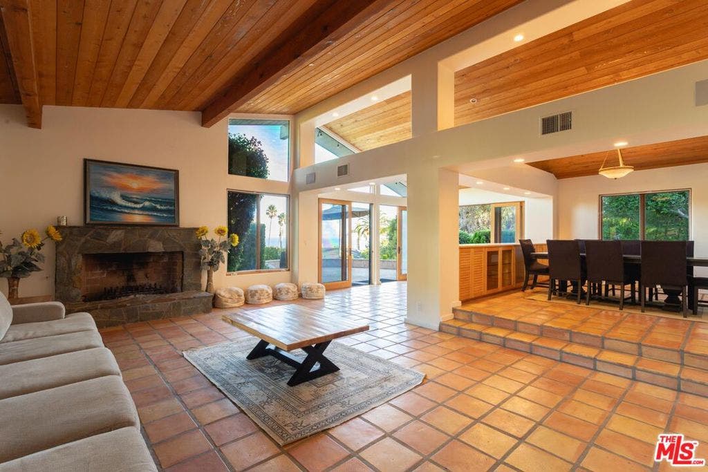 3825 Malibu Country Drive, Malibu, CA 90265 3825 Malibu Country Drive, Malibu, CA 90265