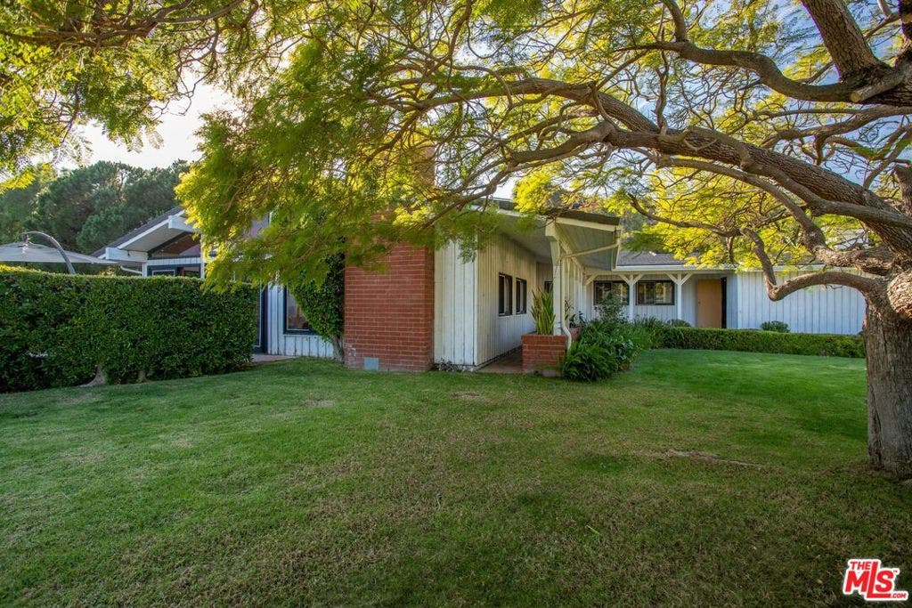 3825 Malibu Country Drive, Malibu, CA 90265 3825 Malibu Country Drive, Malibu, CA 90265