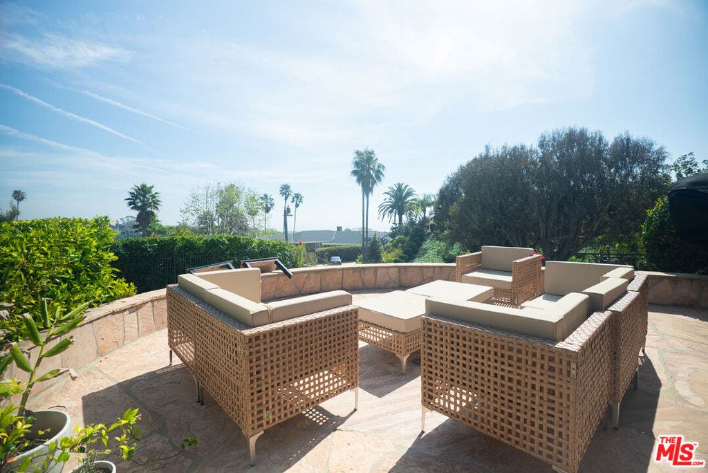 3825 Malibu Country Drive, Malibu, CA 90265 3825 Malibu Country Drive, Malibu, CA 90265