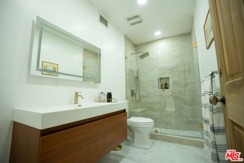 3825 Malibu Country Drive, Malibu, CA 90265 3825 Malibu Country Drive, Malibu, CA 90265