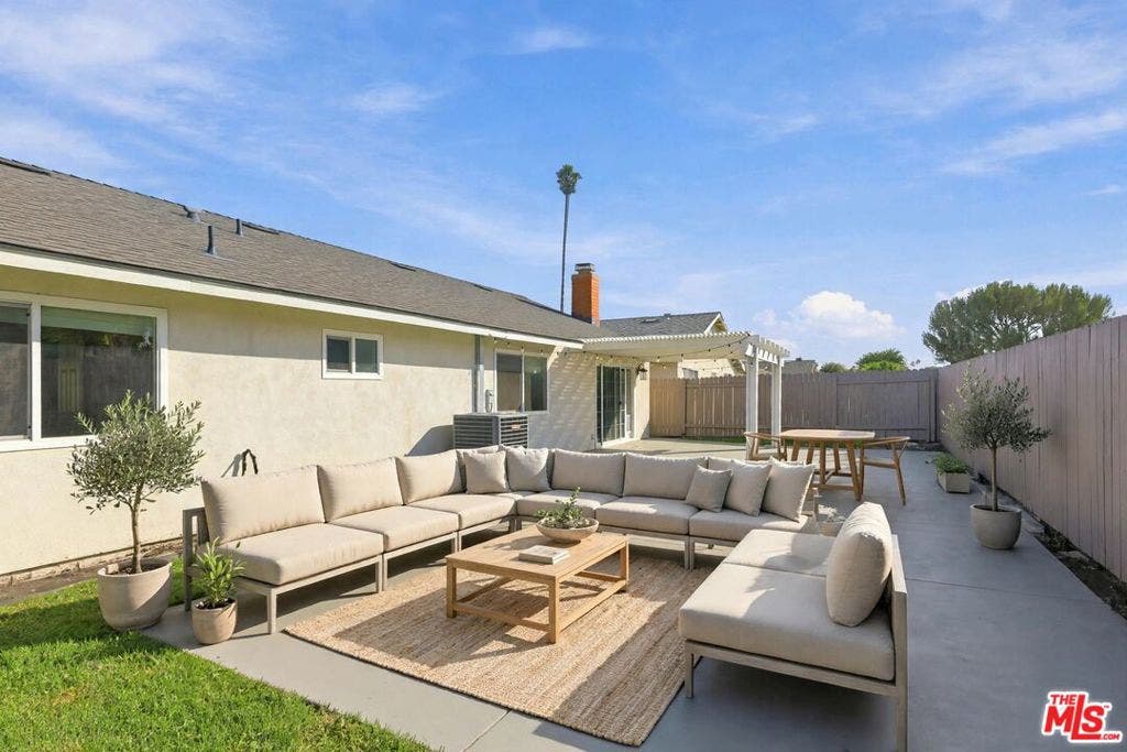 3660 Keel Avenue, Oxnard, CA 93035 Virtually Staged Yard!