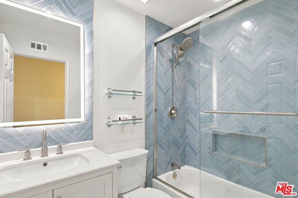3660 Keel Avenue, Oxnard, CA 93035 Nicely remodeled bathroom with