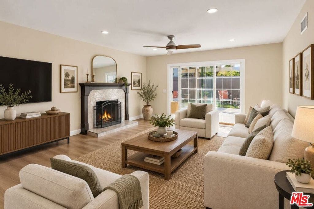 3660 Keel Avenue, Oxnard, CA 93035 Virtually Staged Living Room