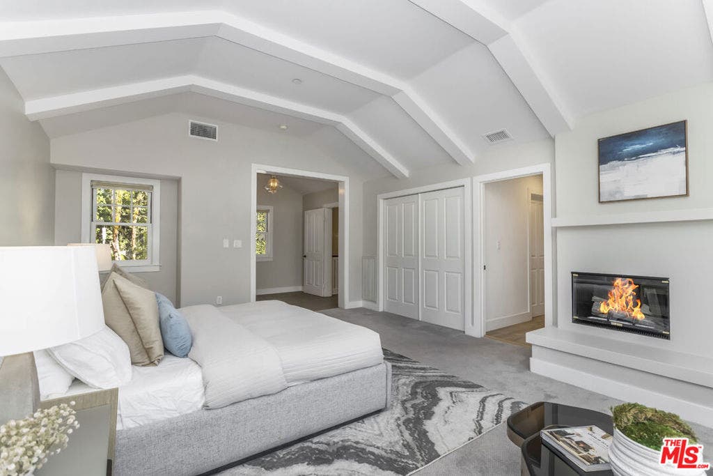 2201 Beech Knoll Road, Los Angeles, CA 90046 2201 Beech Knoll Road, Los Angeles, CA 90046