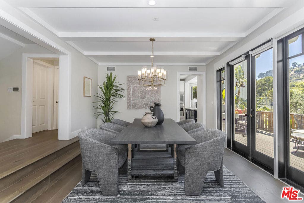 2201 Beech Knoll Road, Los Angeles, CA 90046 2201 Beech Knoll Road, Los Angeles, CA 90046