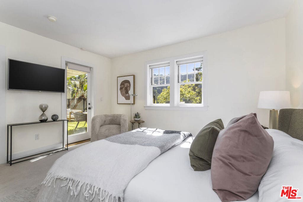 2201 Beech Knoll Road, Los Angeles, CA 90046 2201 Beech Knoll Road, Los Angeles, CA 90046