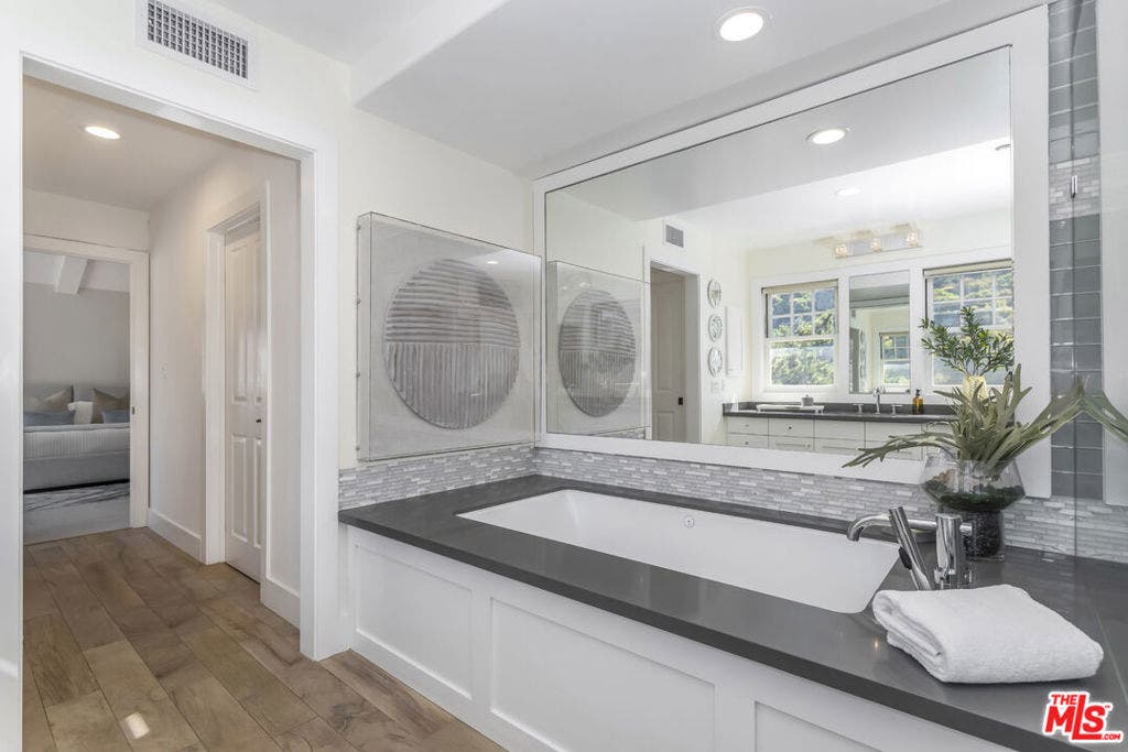 2201 Beech Knoll Road, Los Angeles, CA 90046 2201 Beech Knoll Road, Los Angeles, CA 90046