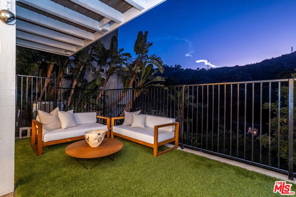 2201 Beech Knoll Road, Los Angeles, CA 90046 2201 Beech Knoll Road, Los Angeles, CA 90046