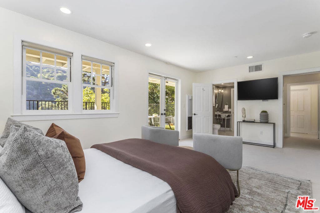 2201 Beech Knoll Road, Los Angeles, CA 90046 2201 Beech Knoll Road, Los Angeles, CA 90046