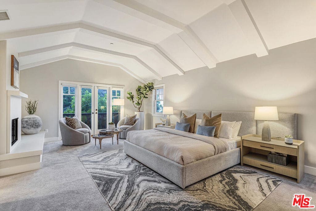 2201 Beech Knoll Road, Los Angeles, CA 90046 2201 Beech Knoll Road, Los Angeles, CA 90046