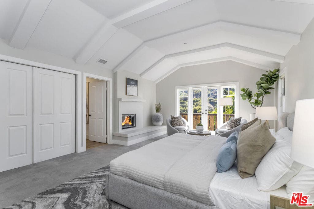 2201 Beech Knoll Road, Los Angeles, CA 90046 2201 Beech Knoll Road, Los Angeles, CA 90046