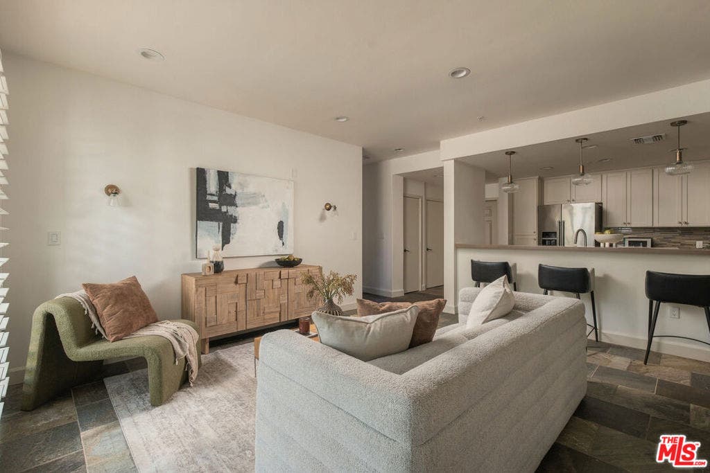 10639 Woodbridge Street, #101, North Hollywood, CA 91602 10639 Woodbridge Street, #101, North Hollywood, CA 91602