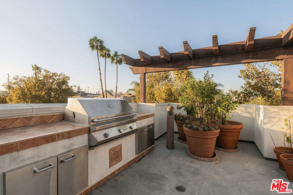 10639 Woodbridge Street, #101, North Hollywood, CA 91602 10639 Woodbridge Street, #101, North Hollywood, CA 91602