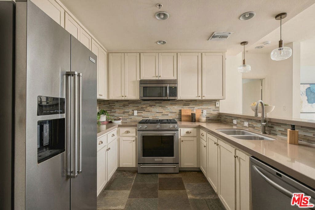 10639 Woodbridge Street, #101, North Hollywood, CA 91602 10639 Woodbridge Street, #101, North Hollywood, CA 91602