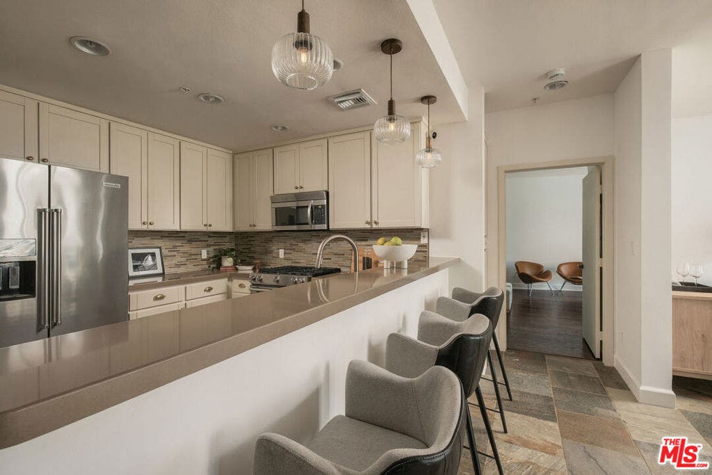 10639 Woodbridge Street, #101, North Hollywood, CA 91602 10639 Woodbridge Street, #101, North Hollywood, CA 91602