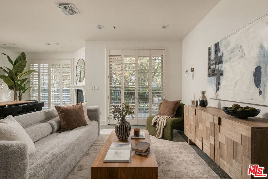 10639 Woodbridge Street, #101, North Hollywood, CA 91602 10639 Woodbridge Street, #101, North Hollywood, CA 91602