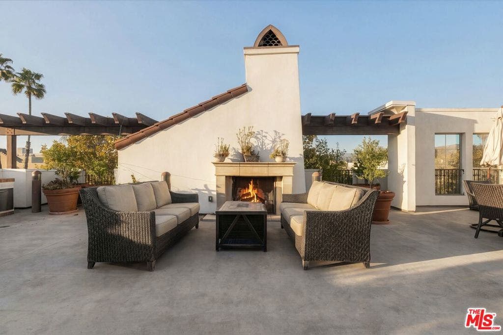 10639 Woodbridge Street, #101, North Hollywood, CA 91602 10639 Woodbridge Street, #101, North Hollywood, CA 91602