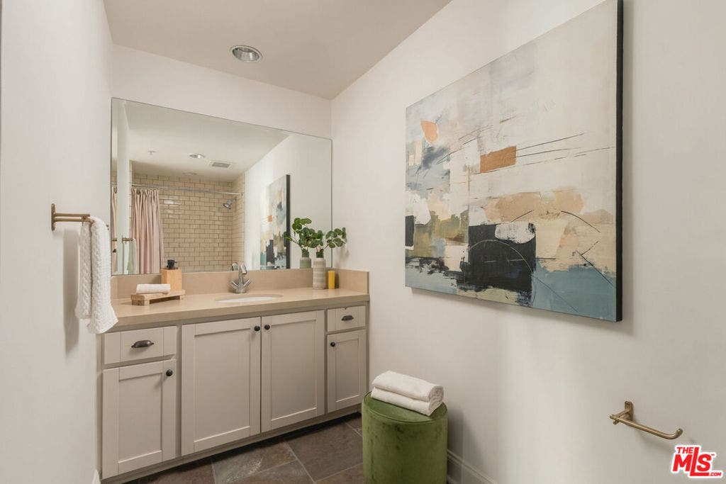 10639 Woodbridge Street, #101, North Hollywood, CA 91602 10639 Woodbridge Street, #101, North Hollywood, CA 91602