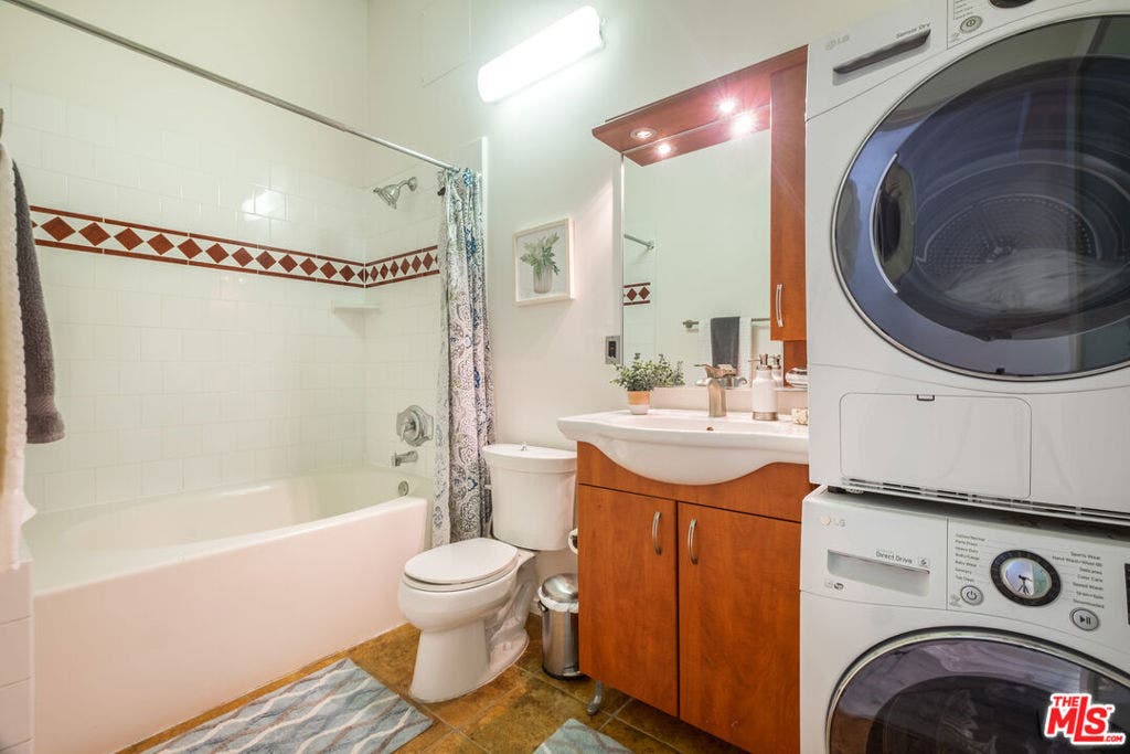 312 W 5th Street, #606, Los Angeles, CA 90013 312 W 5th Street, #606, Los Angeles, CA 90013