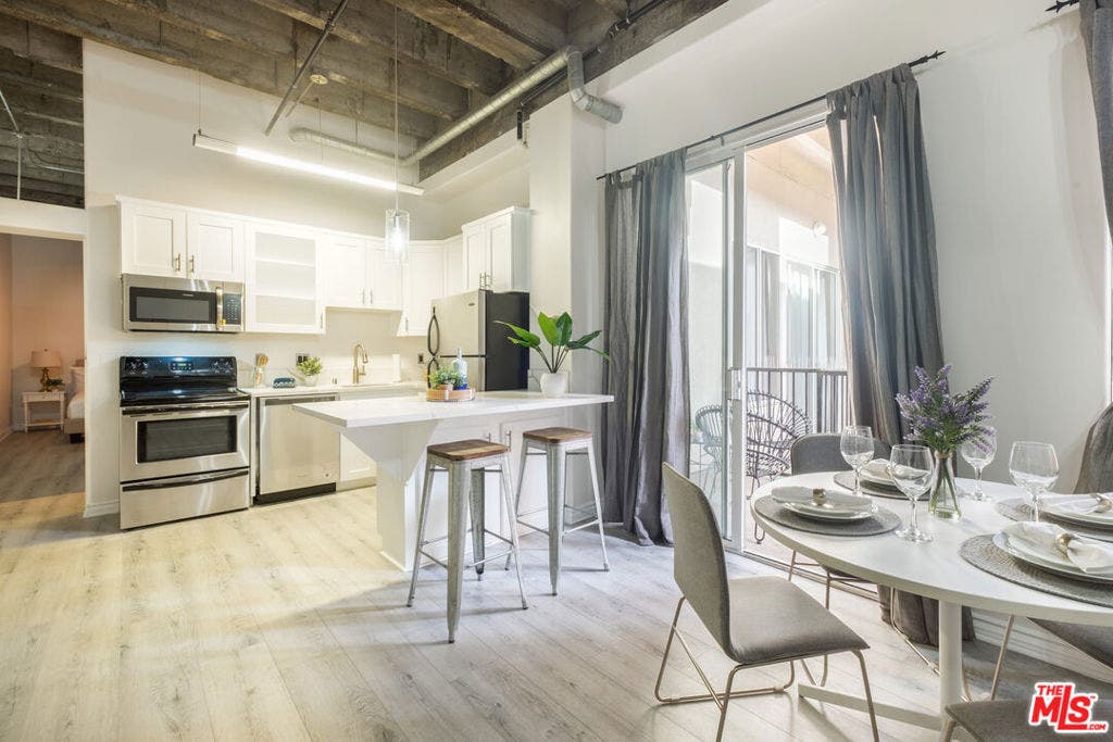 312 W 5th Street, #606, Los Angeles, CA 90013 312 W 5th Street, #606, Los Angeles, CA 90013