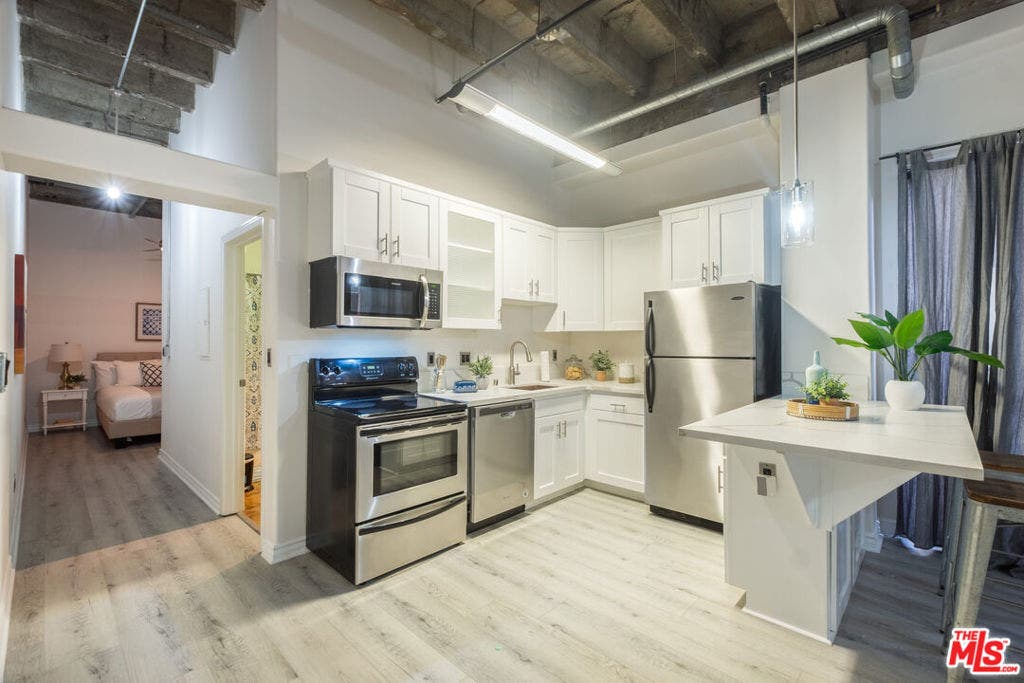 312 W 5th Street, #606, Los Angeles, CA 90013 312 W 5th Street, #606, Los Angeles, CA 90013