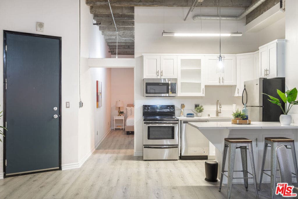 312 W 5th Street, #606, Los Angeles, CA 90013 312 W 5th Street, #606, Los Angeles, CA 90013