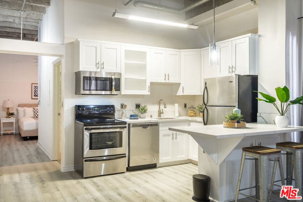 312 W 5th Street, #606, Los Angeles, CA 90013 312 W 5th Street, #606, Los Angeles, CA 90013