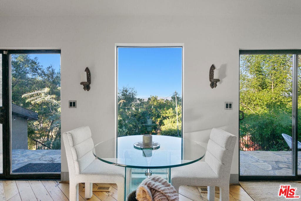 20784 Medley Lane, Topanga, CA 90290 20784 Medley Lane, Topanga, CA 90290