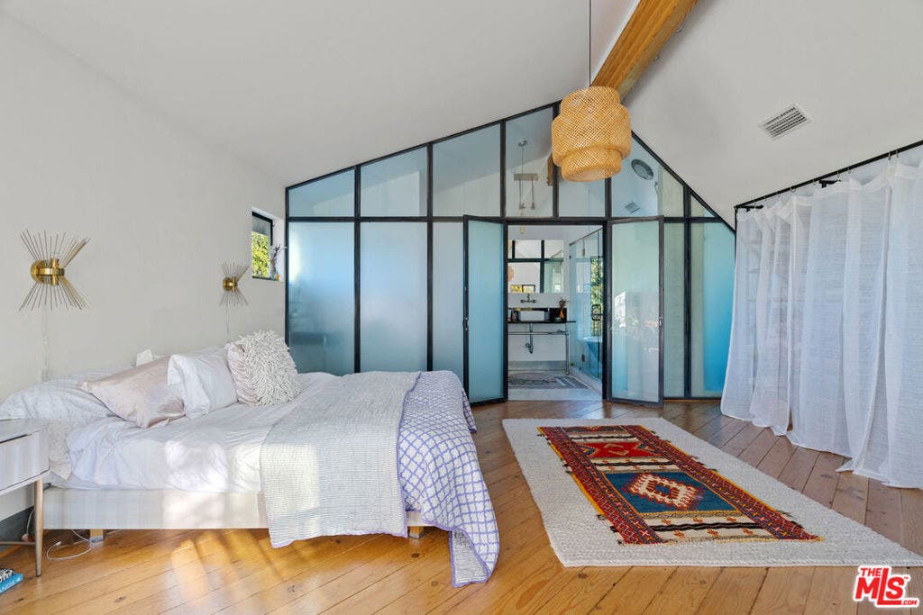 20784 Medley Lane, Topanga, CA 90290 20784 Medley Lane, Topanga, CA 90290