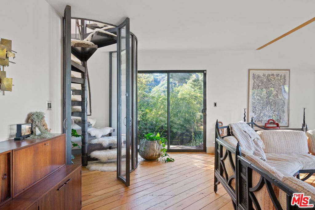 20784 Medley Lane, Topanga, CA 90290 20784 Medley Lane, Topanga, CA 90290