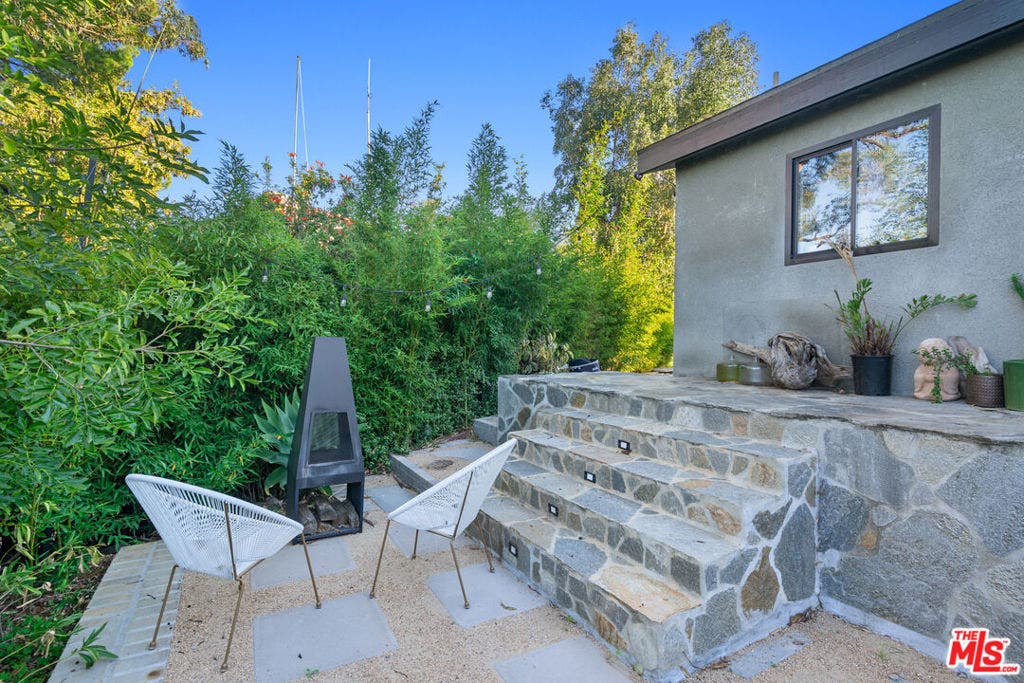 20784 Medley Lane, Topanga, CA 90290 20784 Medley Lane, Topanga, CA 90290