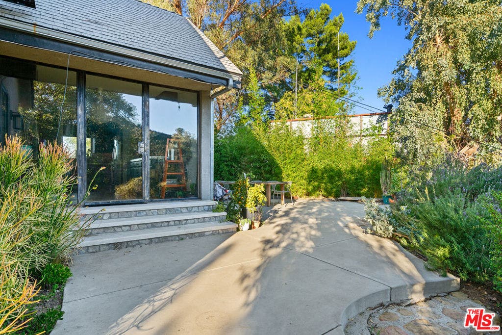 20784 Medley Lane, Topanga, CA 90290 20784 Medley Lane, Topanga, CA 90290