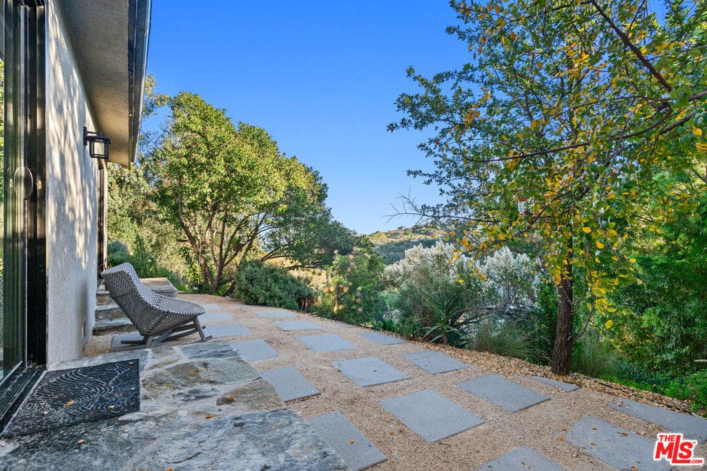 20784 Medley Lane, Topanga, CA 90290 20784 Medley Lane, Topanga, CA 90290